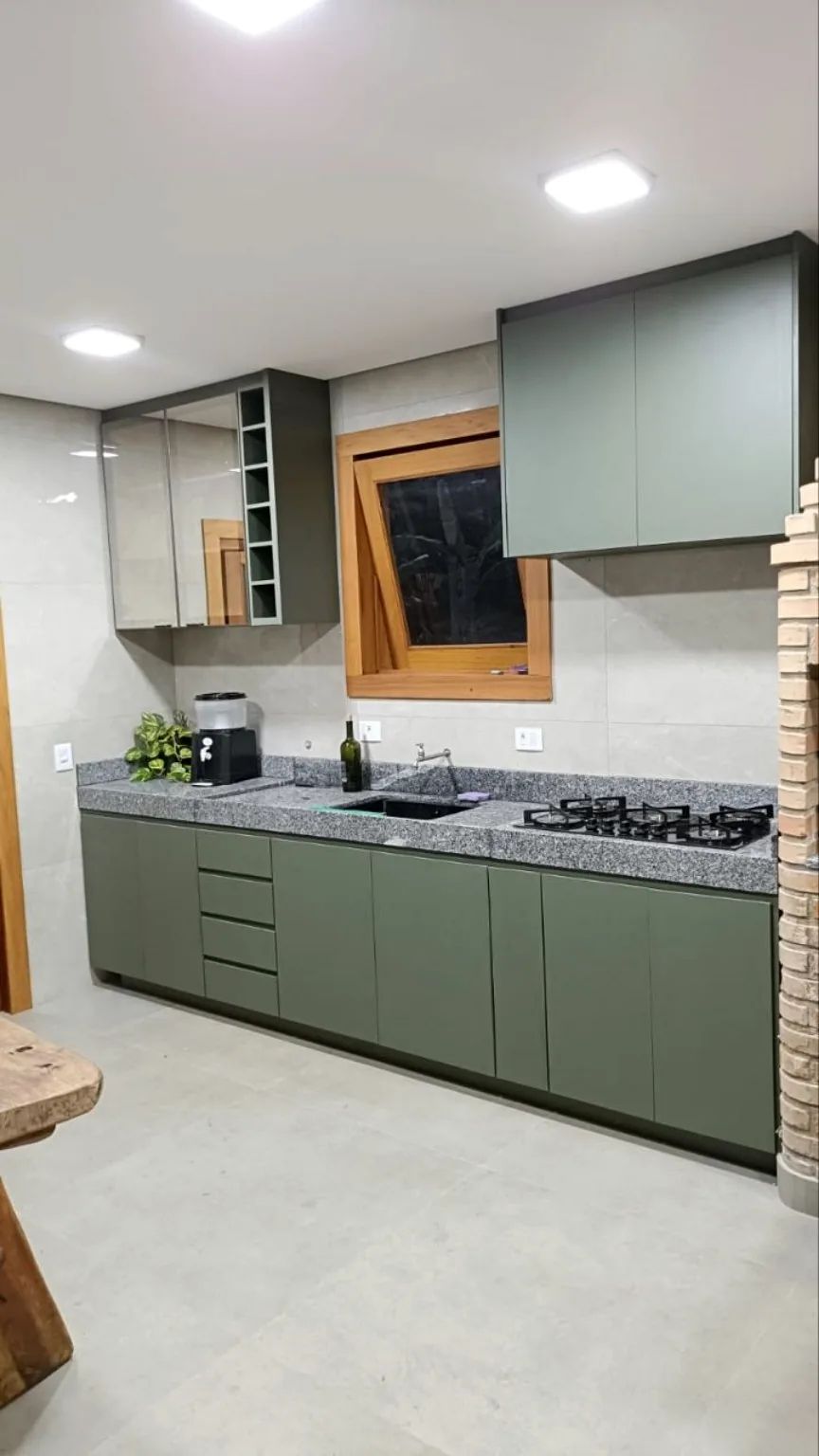 Cozinha planejada verde